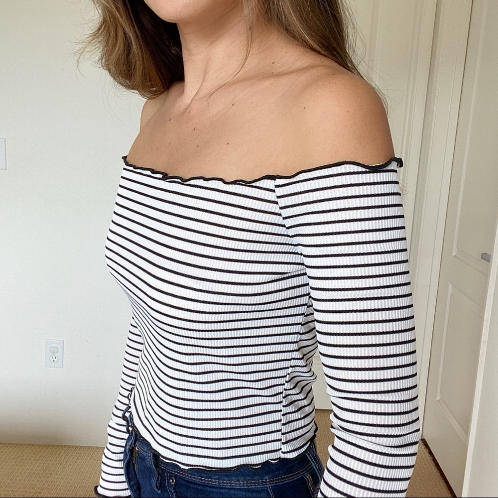 Pretty Little Thing black and cream crop top